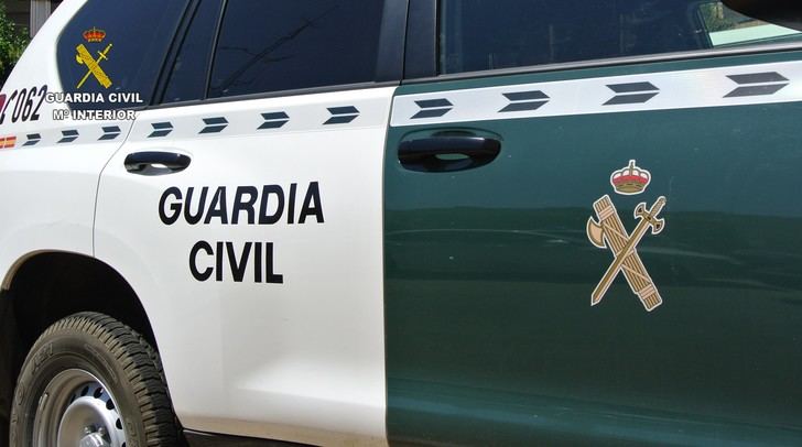 La Guardia Civil ha detenido a un hombre de 23 años por un presunto delito de homicidio por imprudencia y siete delitos de lesiones, por la intoxicación que sufrieron siete jóvenes en Azuqueca
