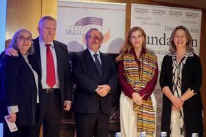 La alcaldesa de Guadalajara inaugura el curso de la Fundación Siglo Futuro con la presentación de Mariano Barbacid