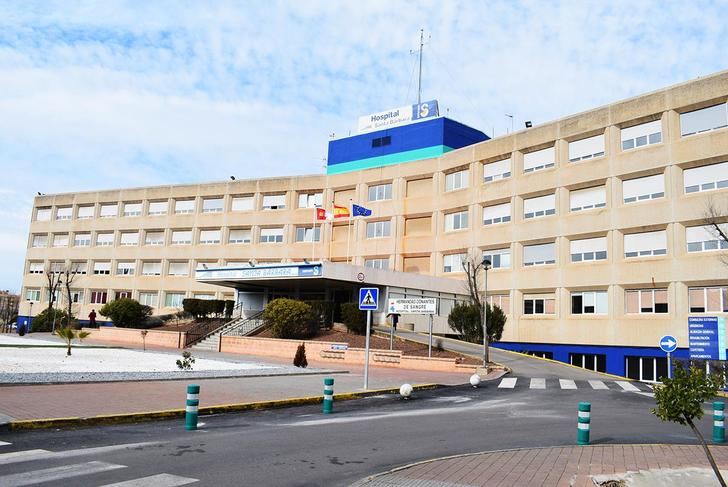 Herido un hombre tras un incendio en un centro deportivo abandonado de Puertollano