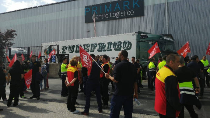 Huelga indefinida en la planta de Primark en Torija con posible "casos de esquirolaje"