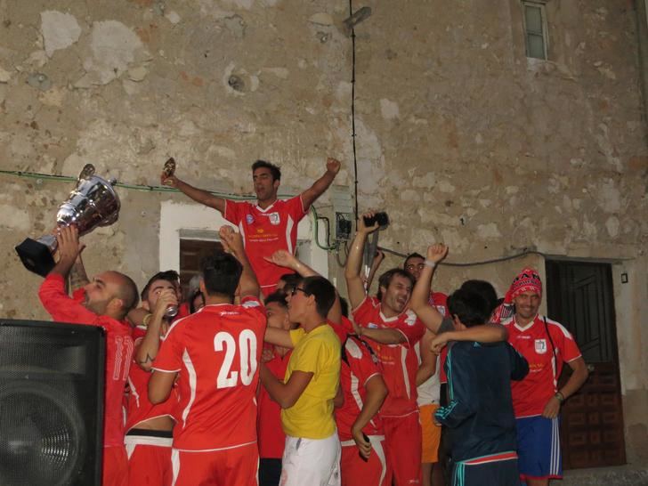 Mandayona gana su octavo torneo de fútbol Alto Henares