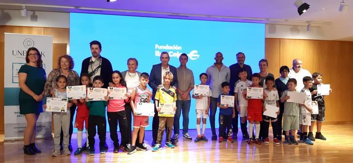 Más de 20 niños y niñas reciben su certificado de inscripción en “Más que fútbol – Sin fronteras”, el equipo de inclusión de Cáritas Diocesana