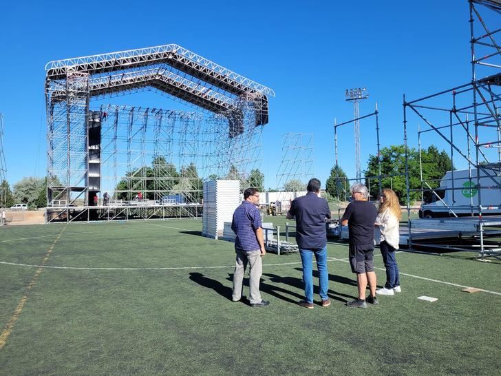 Se ultiman los preparativos para los conciertos de Miguel Ríos, Melendi y Lola Índigo en el San Miguel de Azuqueca