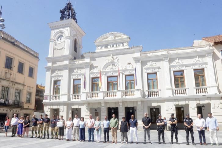 El Ayuntamiento de Guadalajara guarda un minuto de silencio para condenar los últimos casos de violencia de género