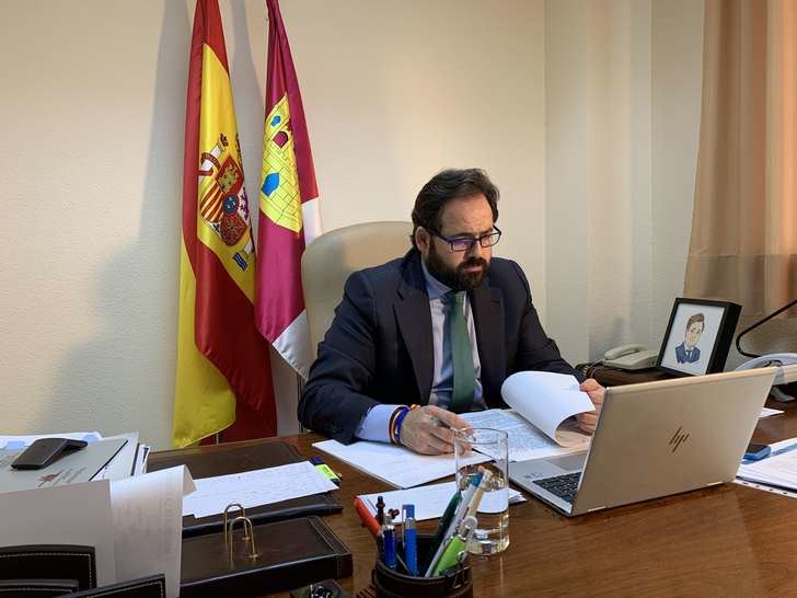 El PP de Castilla La Mancha pide retomar la actividad parlamentaria y avisa: 'No callarán a la oposición'