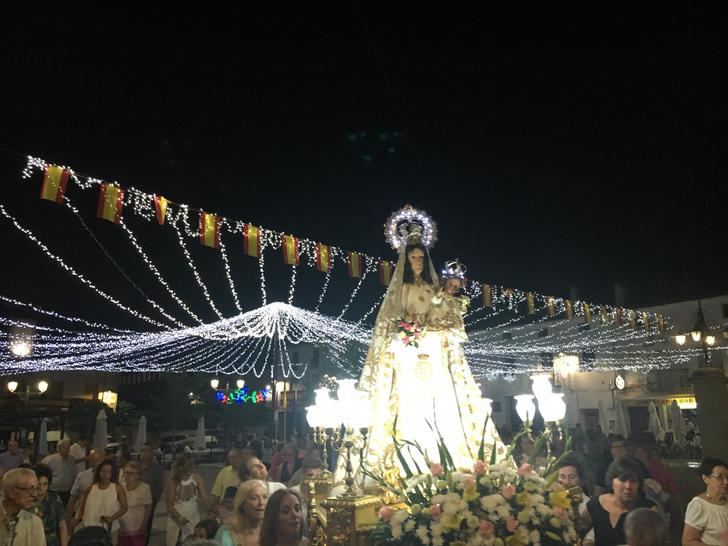 Pareja ya espera con ilusión sus fiestas patronales en honor a la Virgen de los Remedios