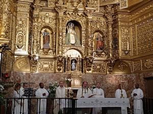 Los vecinos de la comarca de Jadraque homenajean a su p&#225;rroco por sus 25 a&#241;os de sacerdote