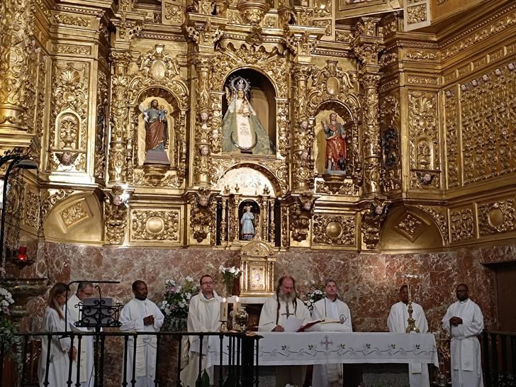 Los vecinos de la comarca de Jadraque homenajean a su párroco por sus 25 años de sacerdote