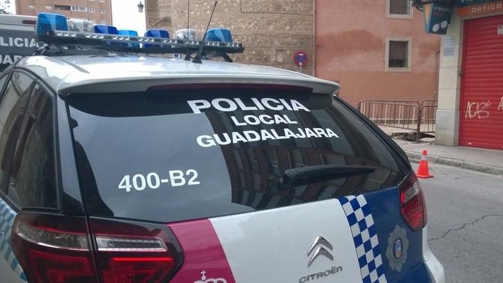 Un fiesta privada en la calle Pescadores de Guadalajara termina con tres detenidos y varios policías agredidos