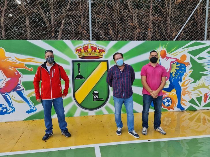 El Ayuntamiento de Pozo de Guadalajara culmina la reforma de la pista polideportiva con una pintura mural que pronto se extenderá a otros espacios representativos del pueblo