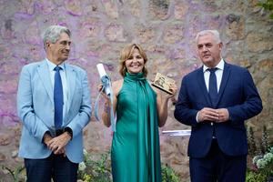 Almudena Ariza recoge el XII premio internacional de periodismo &#8216;C&#225;tedra Manu Leguineche&#8217; en Brihuega