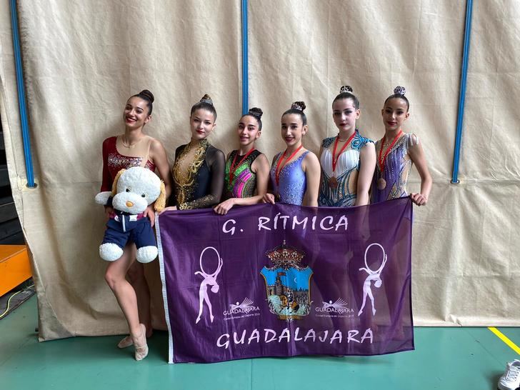 Las gimnastas del Club Rítmica Guadalajara vuelven del Campeonato Regional de Albacete con tres oros, seis platas y un bronce