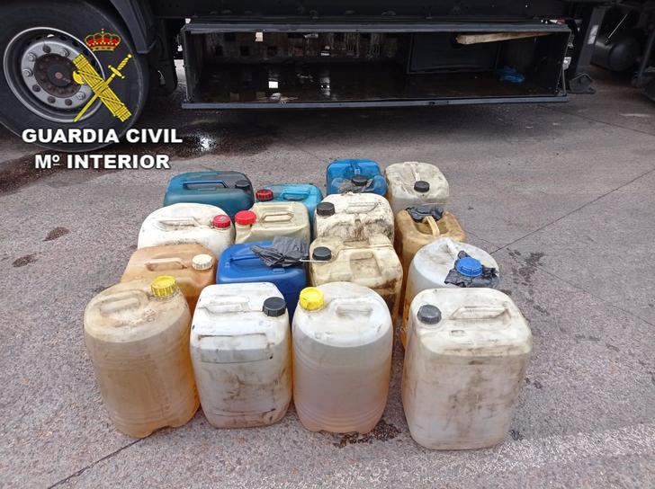 La Guardia Civil de Ciudad Real detiene a dos personas por el robo de 1900 litros de gasoil en tres camiones junto a la N-420