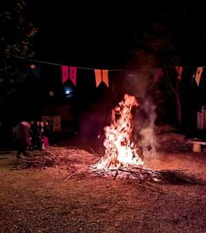 Jadraque disfrut&#243; de una musical cena medieval de San Juan