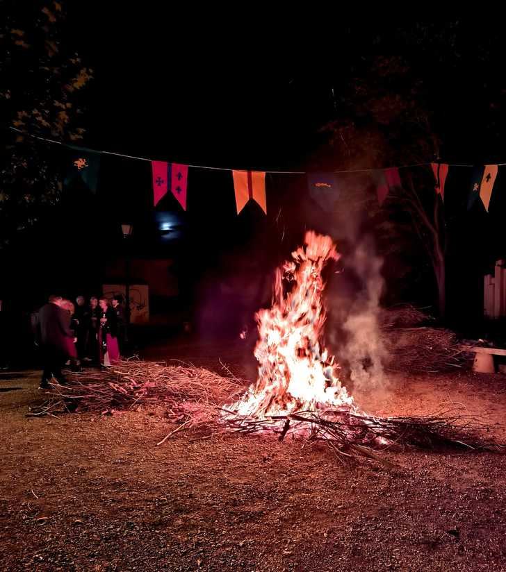 Jadraque disfrutó de una musical cena medieval de San Juan