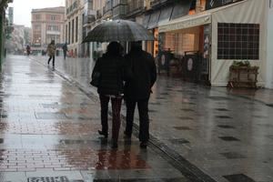 Lluvias, tormentas, olas y viento activan este martes los avisos en 16 provincias