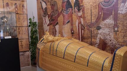 Cientos de asistentes a la exposición “Tutankamón. Secretos Revelados” abierta en Alovera