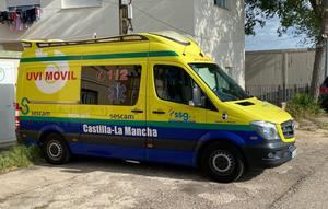 Trasladan al hospital a un trabajador tras caerle encima un contenedor de media tonelada en Quintanar 