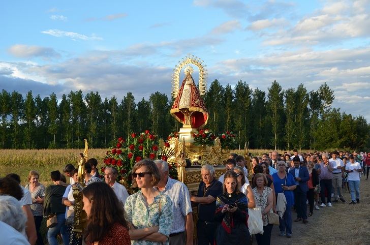 La Virgen de La Granja vuelve a su ermita acompañada por los fieles de Yunquera de Henares