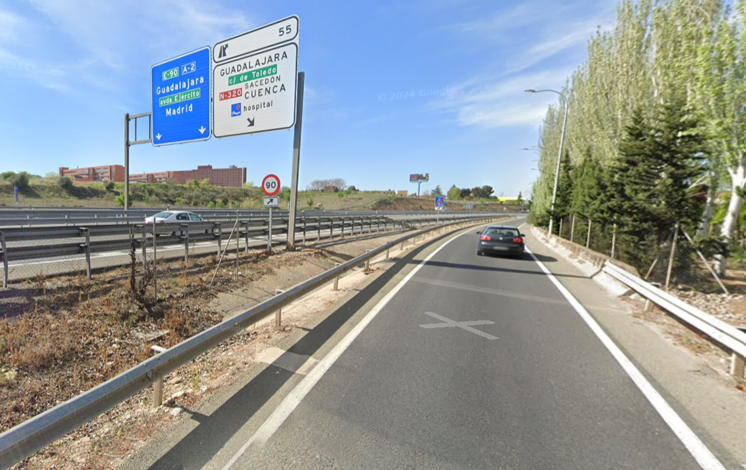 Abre el carril derecho de la A-2 sentido Madrid tras el choque de dos camiones en Argecilla