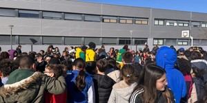 Alovera conmemora el Día de la Paz con una batucada escolar