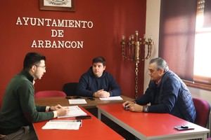 El portavoz del Grupo Popular resalta el trabajo del alcalde de Arbancón que ha conseguido impulsar y mantener la vida económica y turística en el municipio