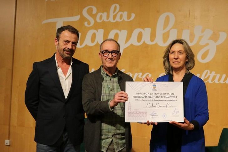 Carlos Cánovas recibe el premio ‘Santiago Bernal’ por su trayectoria en fotografía