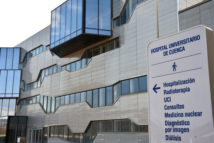 Trasladan al hospital a un trabajador de 63 años tras caer de un andamio en una obra en Cuenca