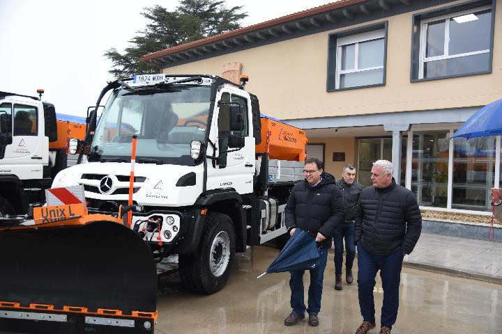 La Diputación adquiere dos camiones quitanieves para mejorar su flota invernal