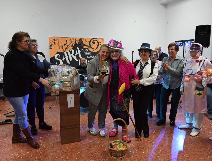 Fiesta de Carnaval para mayores en Guadalajara llena de alegría y premios