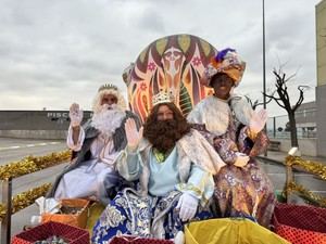 Los Reyes Magos modifican su ruta en Quer y se centran en el local social