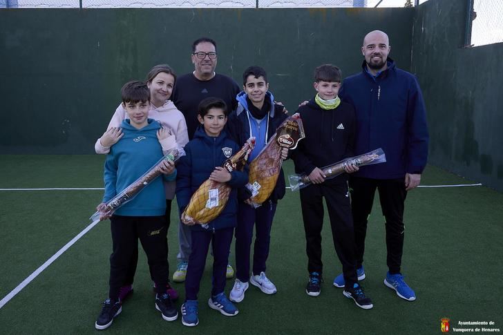 Victor García y Mario Bravo se alzan con el título en el II Torneo de Navidad organizado por la Escuela Municipal de Pádel de Yunquera de Henares