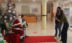 Pap&#225; Noel encanta a los ni&#241;os en el Ayuntamiento de Cabanillas