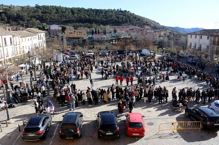 Cerca de 1.200 raciones de migas y gachas en la Plaza de la Hora para celebrar San Sebastián y San Antón en Pastrana