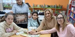 Ganadoras del Calendario de Adviento en la biblioteca de El Casar