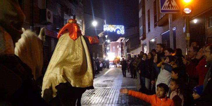 Los Reyes Magos recorren Alovera en una cabalgata especial