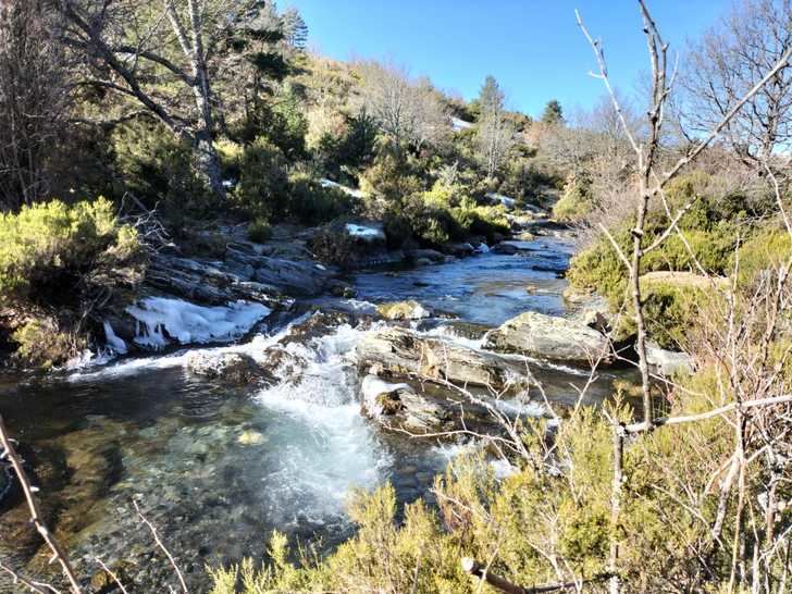 Los chubascos fuertes se centrarán este sábado en Cataluña, pero habrá mínimas de -6ºC en Aragón y C-LM y heladas