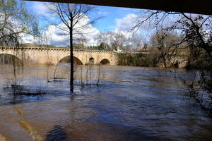 Se mantiene la emergencia con el umbral rojo en el aforo del Henares y contin&#250;an todas las medidas preventivas