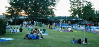 Cerca de 600 personas disfrutaron de la primera sesión de 'Viernes a la luna' en Azuqueca