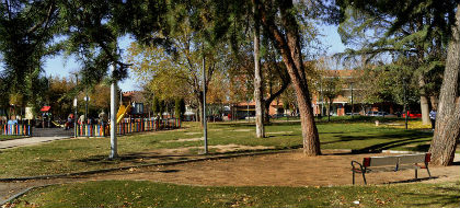 El parque de La Constitución es uno de los puntos contemplados en las campañas de sensibilización municipales. Fotografía: Álvaro Díaz Villamil / Ayuntamiento de Azuqueca de Henares