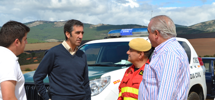 Cerca de 300 personas, 27 medios terrestres y dos aéreos continúan trabajando en los incendios de Aleas y Bustares