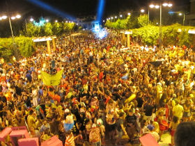 Cientos de personas ‘toman las calles’ de Cabanillas en el arranque de las fiestas de verano