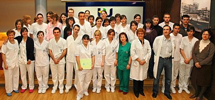 Estudiantes de Enfermería haciendo prácticas en el Hospital de Guadalajara. (Foto: J. Ramos.)