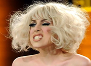 Lady Gaga presume de curvas