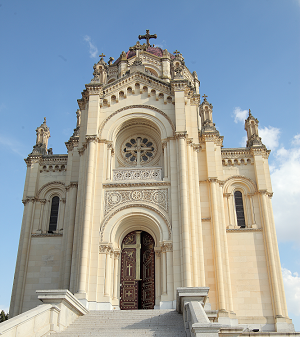 El Panteón de la Condesa de la Vega del Pozo.